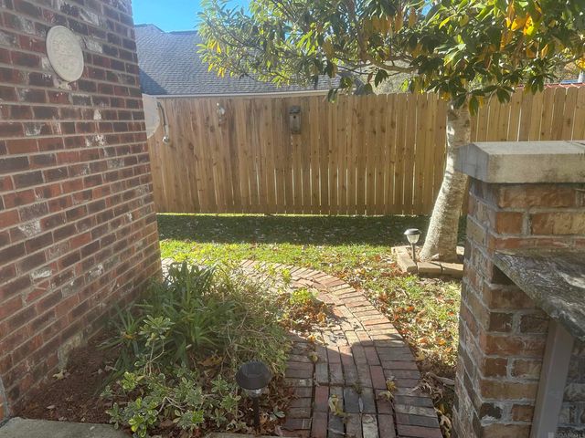 9041 Willow Point Dr, Denham Springs, LA 70726