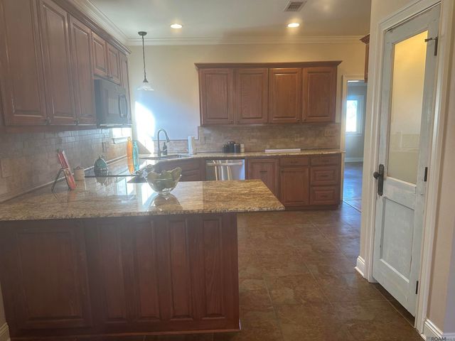 9041 Willow Point Dr, Denham Springs, LA 70726