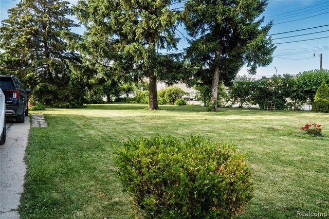 13848 Lanson Avenue, Dearborn, MI 48126
