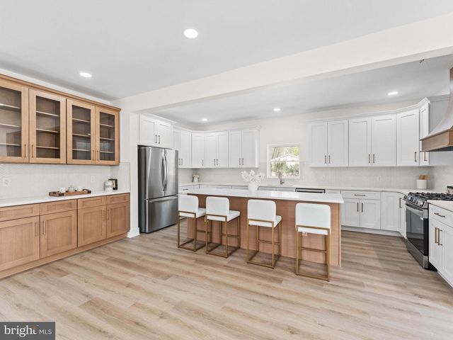 101 W MANTUA AVE, Wenonah, NJ 08090