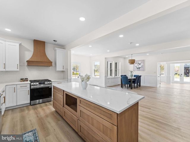 101 W MANTUA AVE, Wenonah, NJ 08090