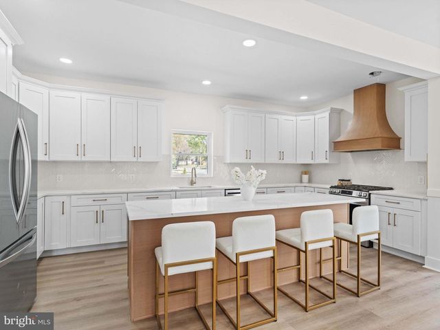 101 W MANTUA AVE, Wenonah, NJ 08090