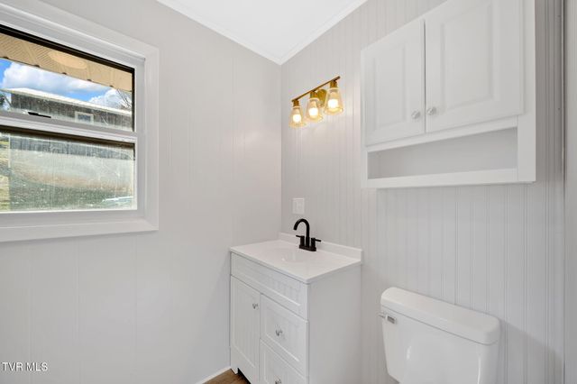 352 Deck Valley Lane, Bristol, TN 37620