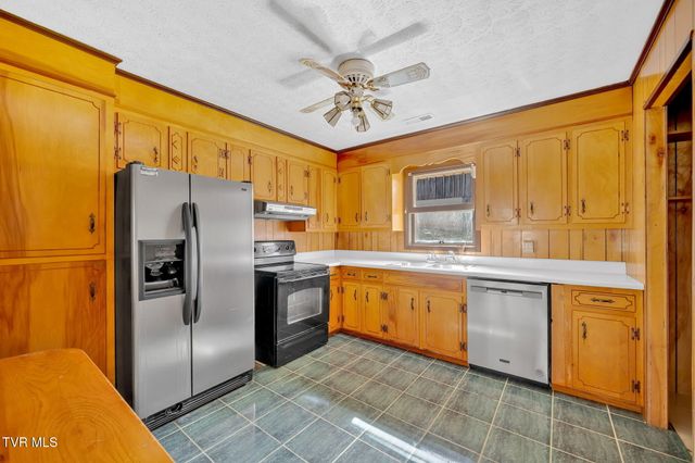 352 Deck Valley Lane, Bristol, TN 37620