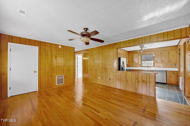 352 Deck Valley Lane, Bristol, TN 37620