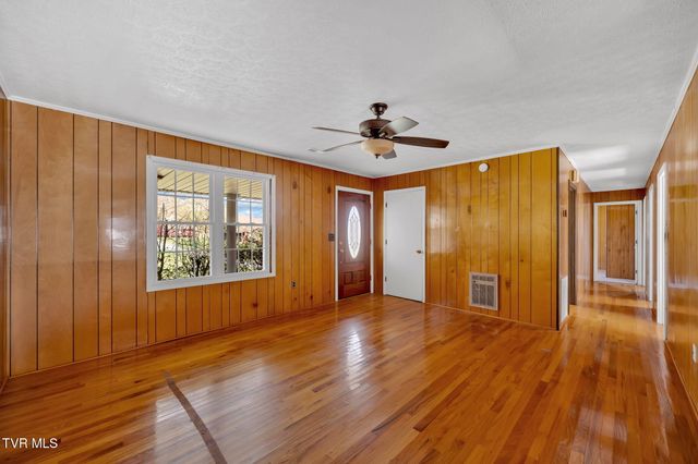 352 Deck Valley Lane, Bristol, TN 37620