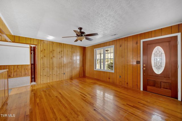 352 Deck Valley Lane, Bristol, TN 37620