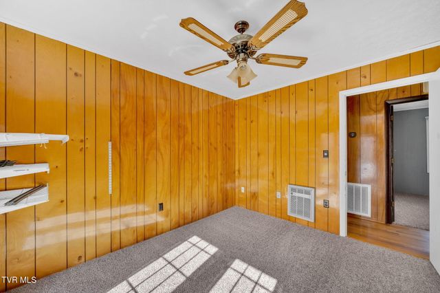 352 Deck Valley Lane, Bristol, TN 37620