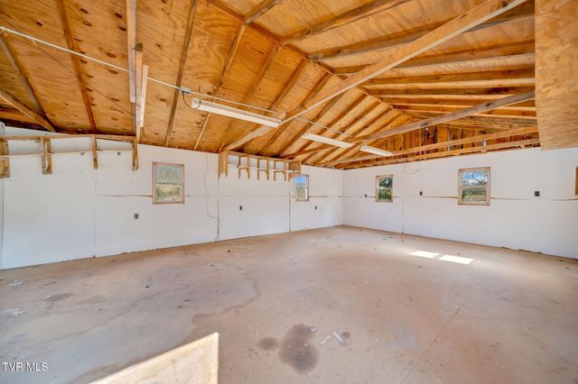 352 Deck Valley Lane, Bristol, TN 37620