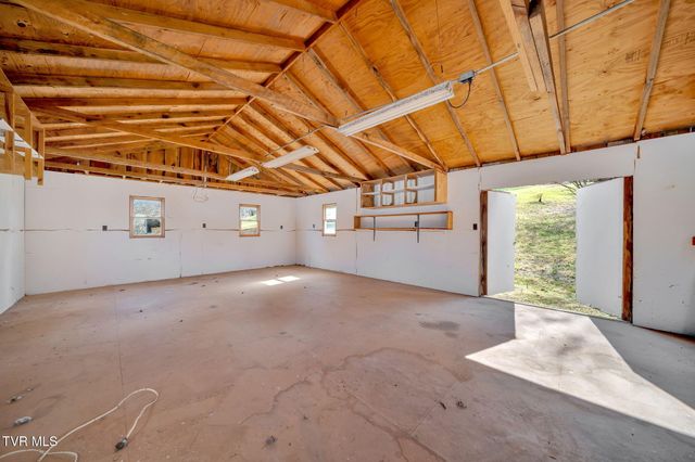 352 Deck Valley Lane, Bristol, TN 37620