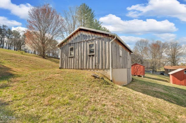 352 Deck Valley Lane, Bristol, TN 37620