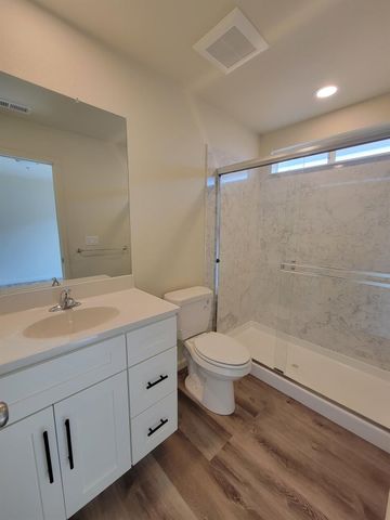 471 E Alameda St, Manteca, CA 95336
