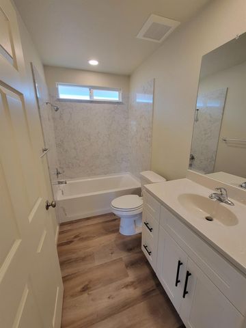 471 E Alameda St, Manteca, CA 95336