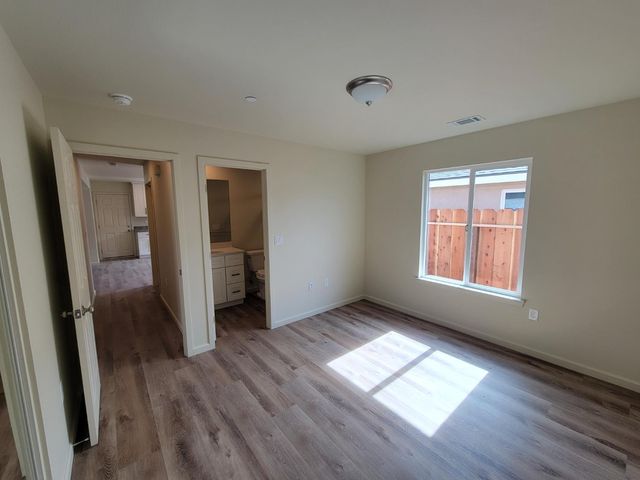 471 E Alameda St, Manteca, CA 95336