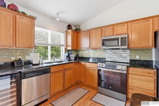 1002 Timberline Drive, Papillion, NE 68046