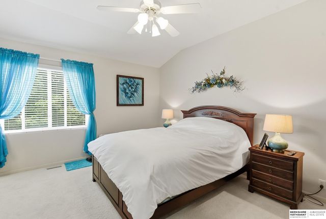 1002 Timberline Drive, Papillion, NE 68046