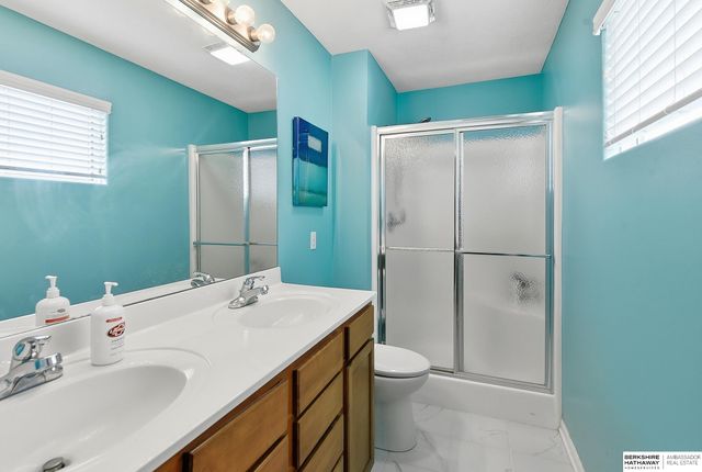 1002 Timberline Drive, Papillion, NE 68046