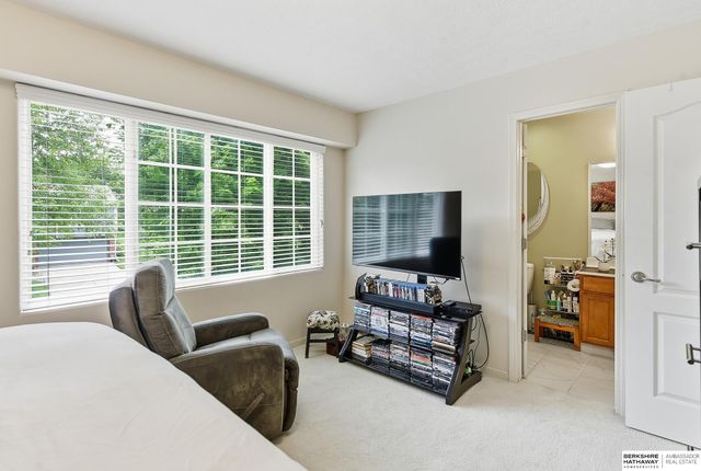 1002 Timberline Drive, Papillion, NE 68046