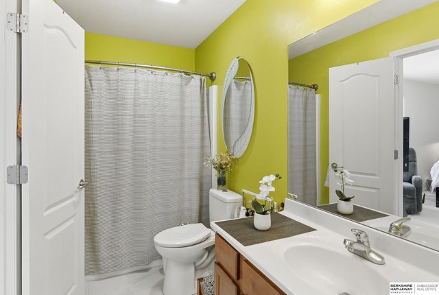 1002 Timberline Drive, Papillion, NE 68046