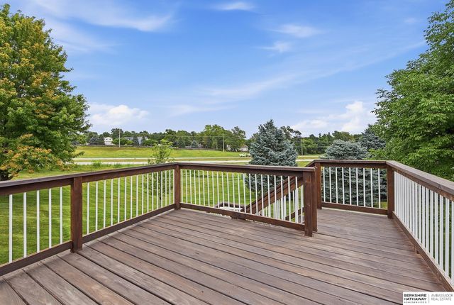 1002 Timberline Drive, Papillion, NE 68046