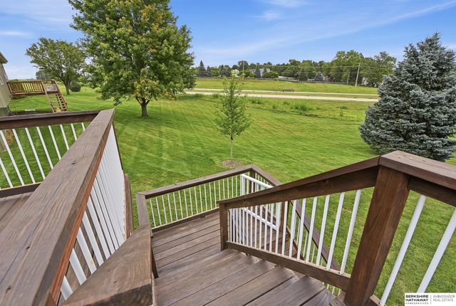 1002 Timberline Drive, Papillion, NE 68046