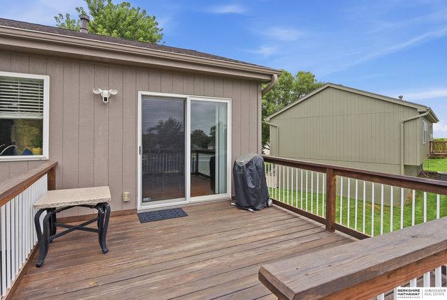 1002 Timberline Drive, Papillion, NE 68046