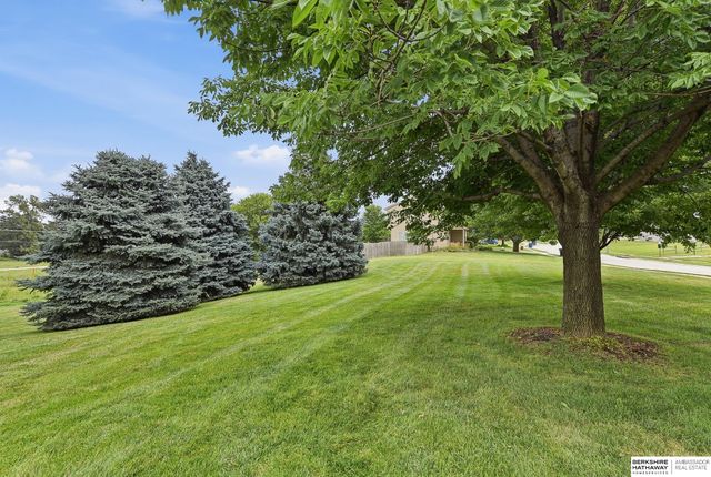 1002 Timberline Drive, Papillion, NE 68046