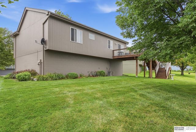 1002 Timberline Drive, Papillion, NE 68046