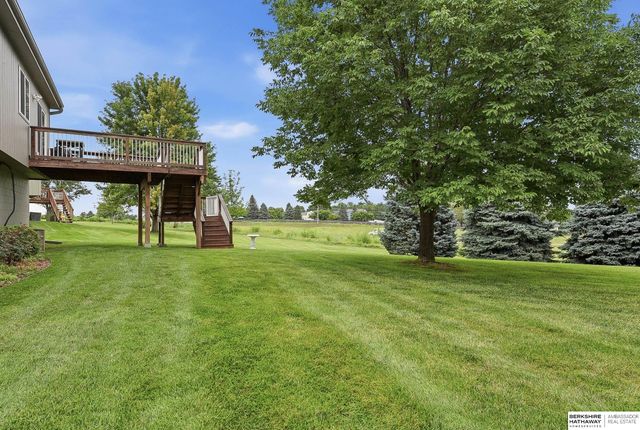 1002 Timberline Drive, Papillion, NE 68046