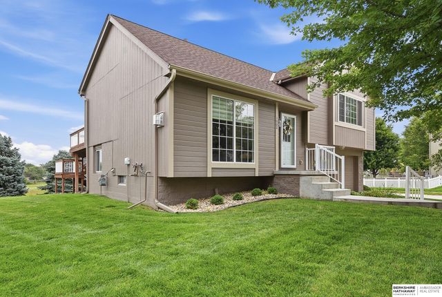 1002 Timberline Drive, Papillion, NE 68046