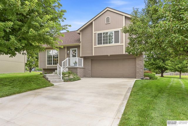 1002 Timberline Drive, Papillion, NE 68046