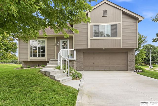 1002 Timberline Drive, Papillion, NE 68046