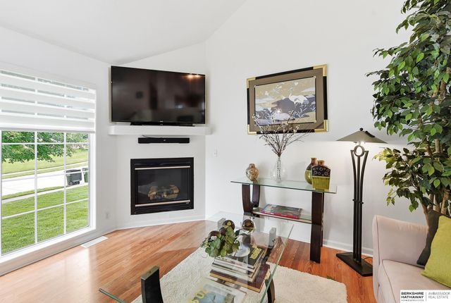 1002 Timberline Drive, Papillion, NE 68046