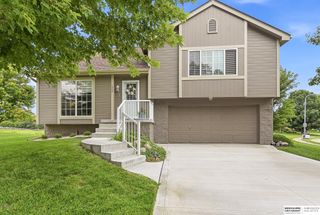 1002 Timberline Drive, Papillion, NE 68046