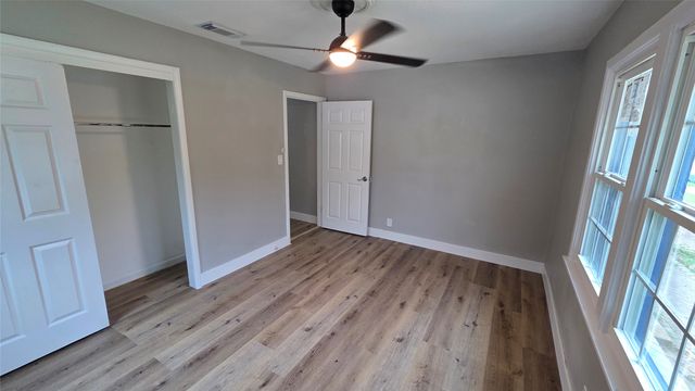 4244 Carol Avenue, Fort Worth, TX 76105