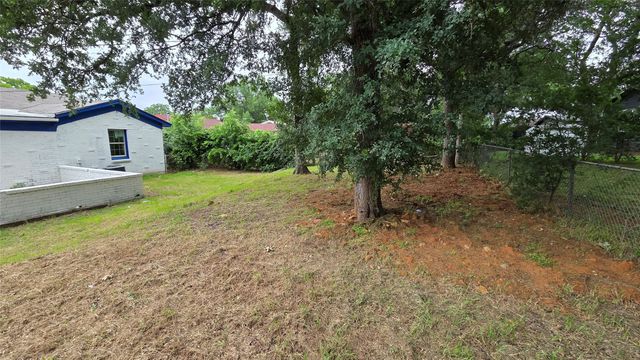 4244 Carol Avenue, Fort Worth, TX 76105
