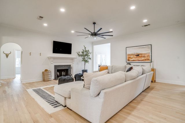 1114 Briarwood Street, Weatherford, TX 76087