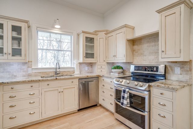 1114 Briarwood Street, Weatherford, TX 76087