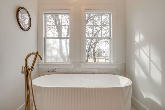 1114 Briarwood Street, Weatherford, TX 76087