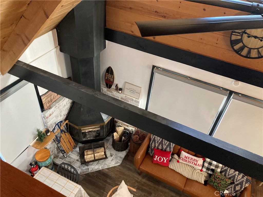 Image 12 of property listing at 187 Los Angeles Ave, Sugarloaf, CA 92386