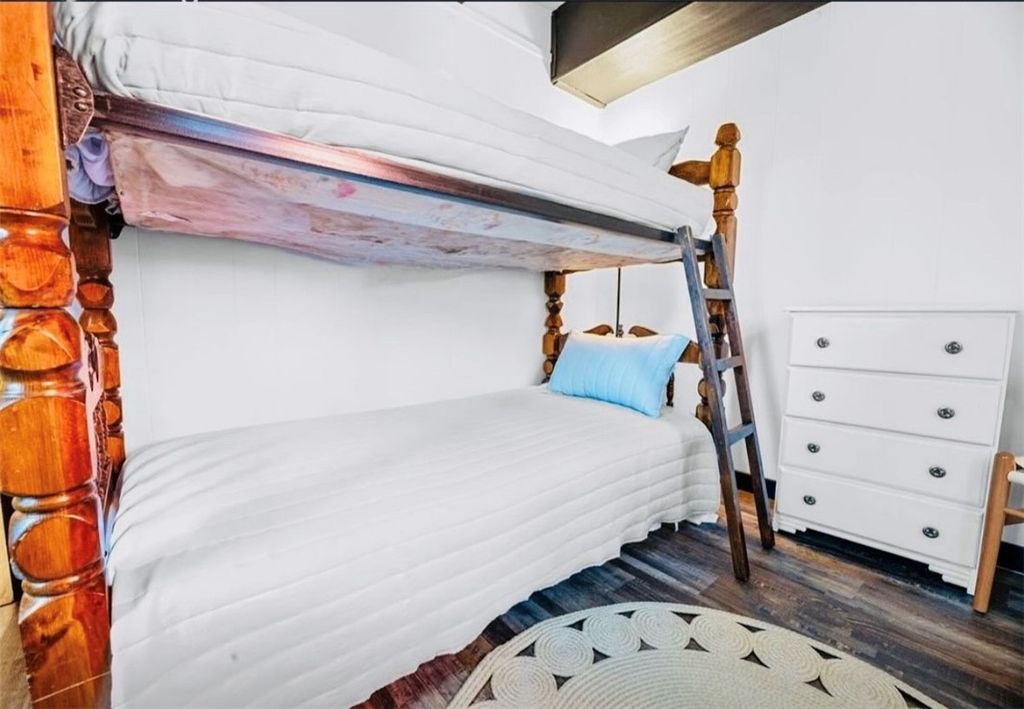 Image 14 of property listing at 187 Los Angeles Ave, Sugarloaf, CA 92386