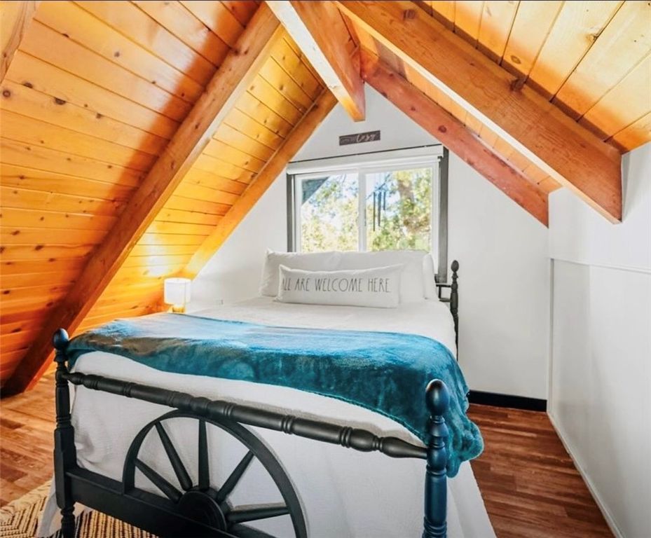 Image 16 of property listing at 187 Los Angeles Ave, Sugarloaf, CA 92386