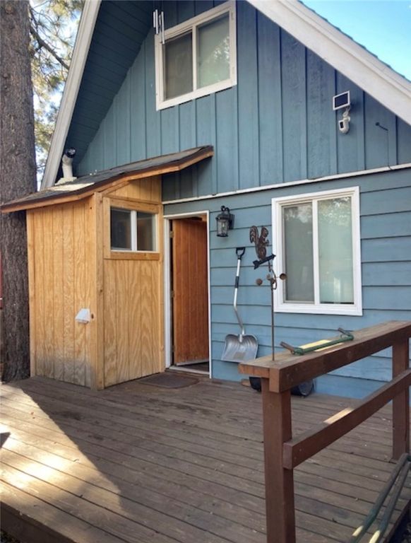 Image 19 of property listing at 187 Los Angeles Ave, Sugarloaf, CA 92386