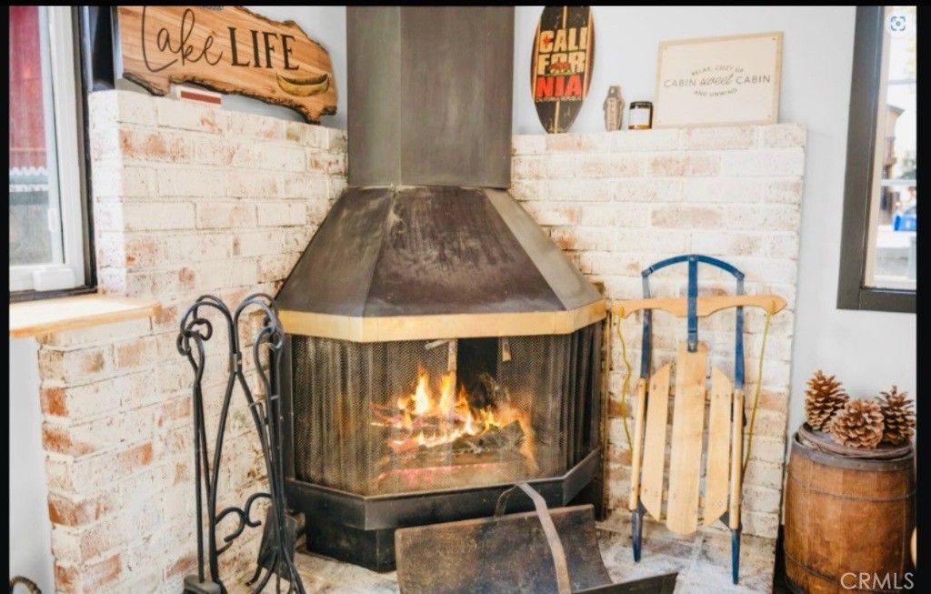 Image 5 of property listing at 187 Los Angeles Ave, Sugarloaf, CA 92386