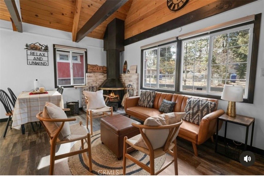 Image 6 of property listing at 187 Los Angeles Ave, Sugarloaf, CA 92386