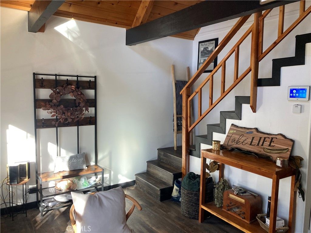 Image 8 of property listing at 187 Los Angeles Ave, Sugarloaf, CA 92386