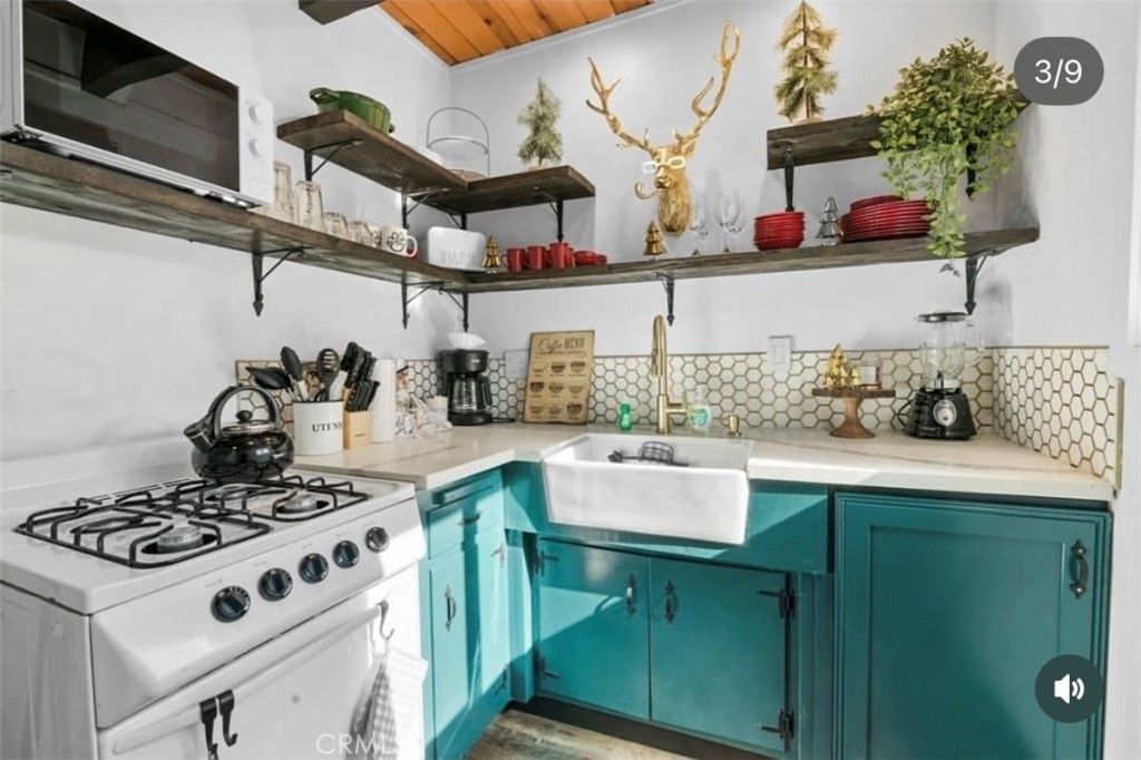 Image 9 of property listing at 187 Los Angeles Ave, Sugarloaf, CA 92386