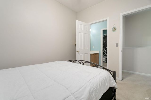 2325 Oakbrook Drive, South Bend, IN 46628