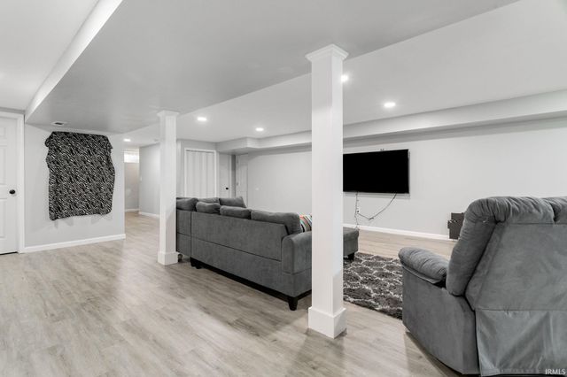 2325 Oakbrook Drive, South Bend, IN 46628