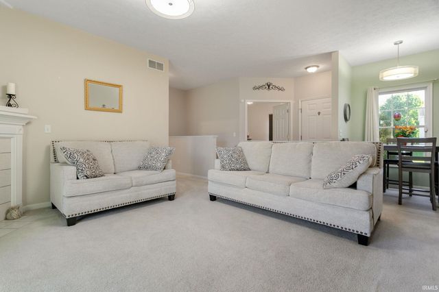 2325 Oakbrook Drive, South Bend, IN 46628